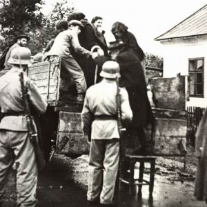 Az idegen állampolgárságú zsidók deportálása Magyarországról (Forrás: Nemzeti Múzeum/94.33)
